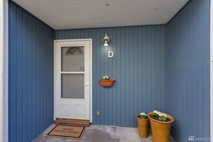 Property Photo: 8418 26th Ave SW D WA 98106