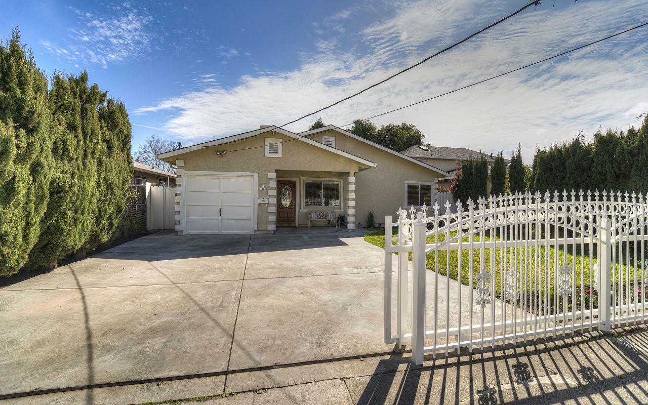 Property Photo:  1126 Carlton Avenue  CA 94025 