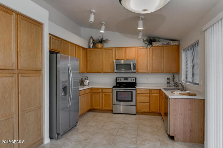 Property Photo:  1904 W Mockingbird Drive  AZ 85286 