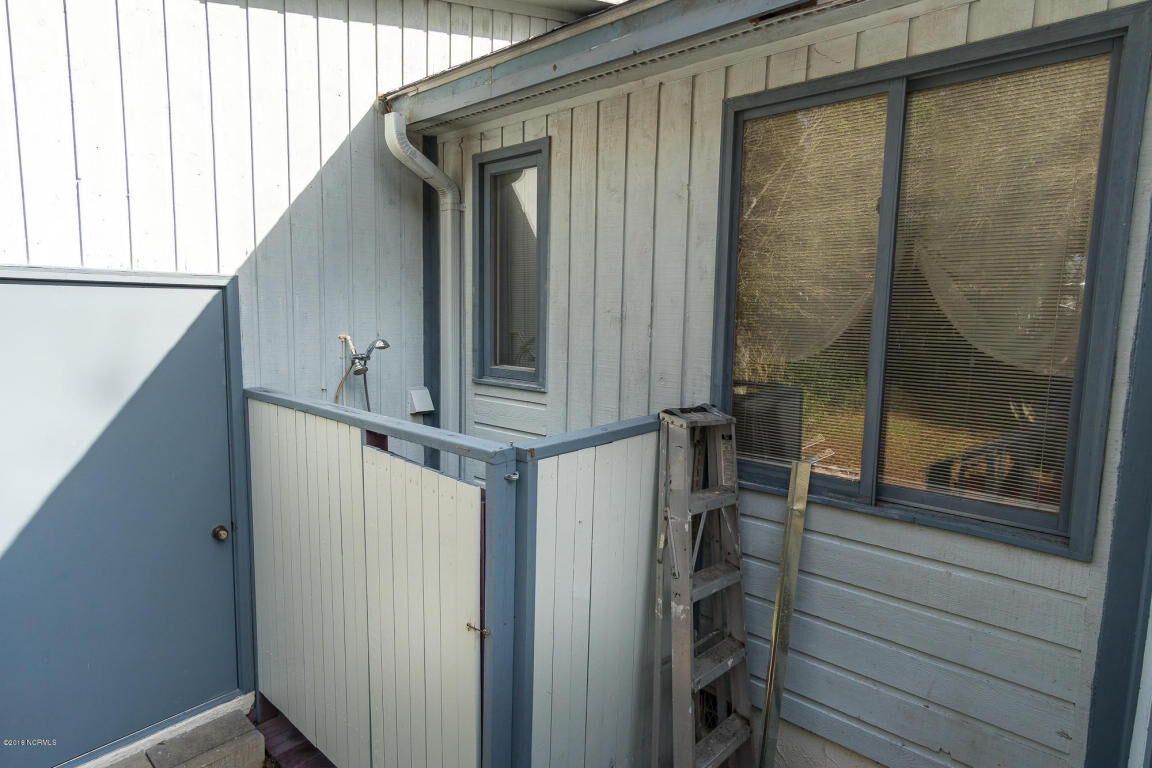 Property Photo:  305 Bogue Inlet Drive  NC 28594 