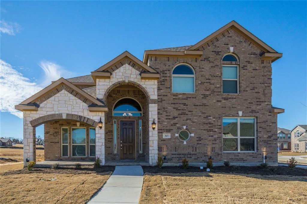 Property Photo:  313 Silver Oak  TX 76060 