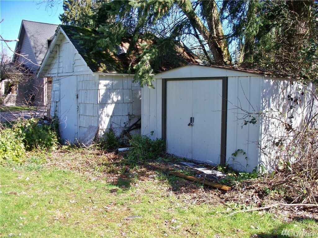 Property Photo:  306 W Pole Road  WA 98264 