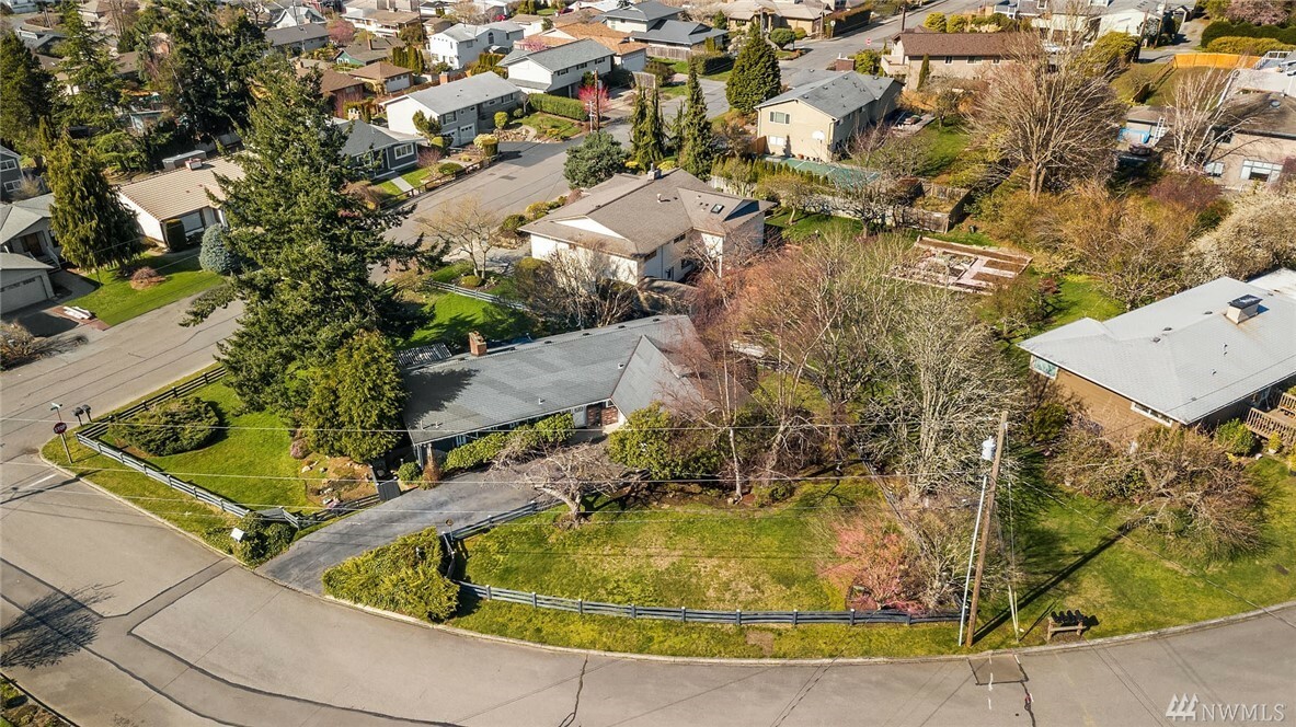 Property Photo:  1150 C Ave S  WA 98020 