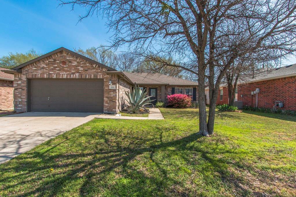 Property Photo:  2214 Wagon Wheel Trail  TX 76208 