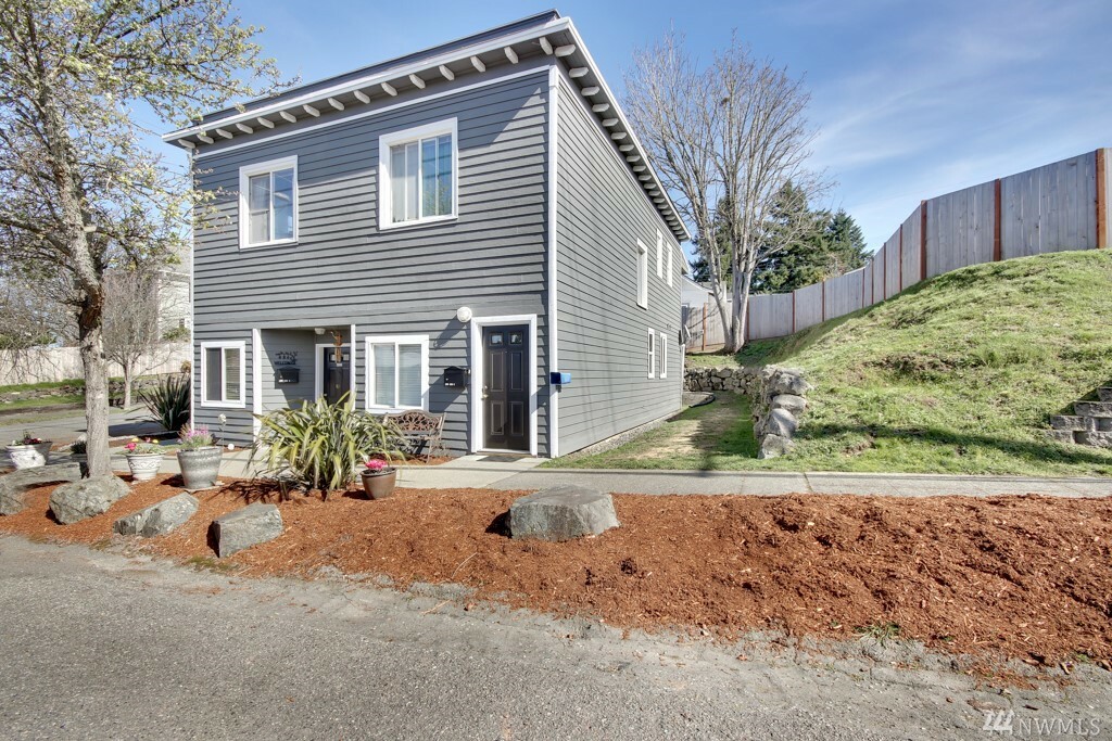 Property Photo:  4127 N Cheyenne St 1-2  WA 98407 