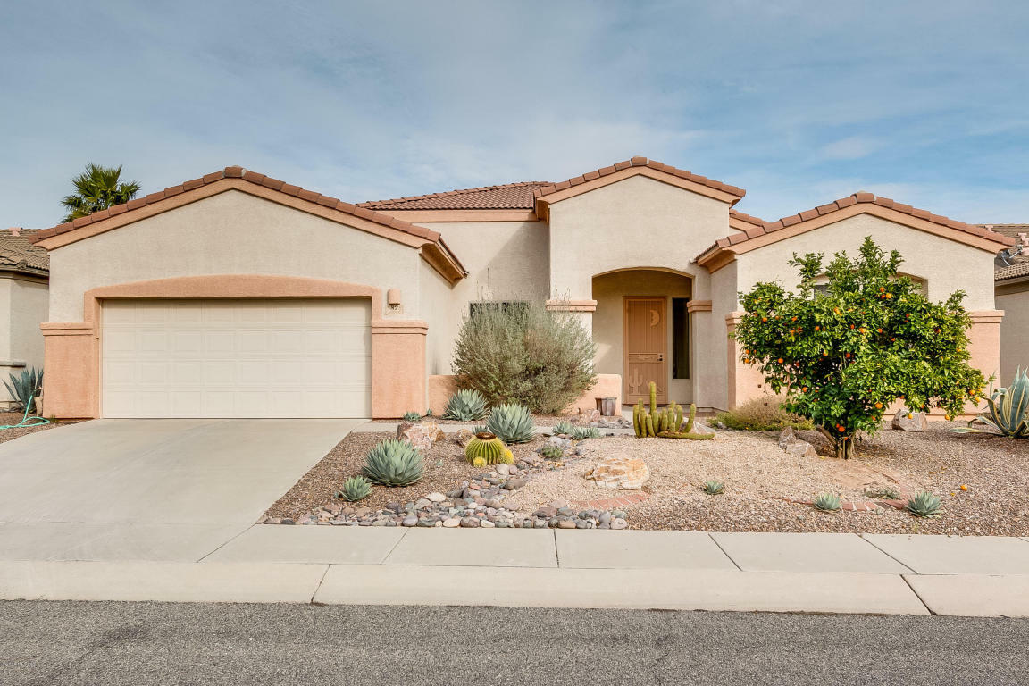 Property Photo:  82 N Via Del Clavelito  AZ 85614 