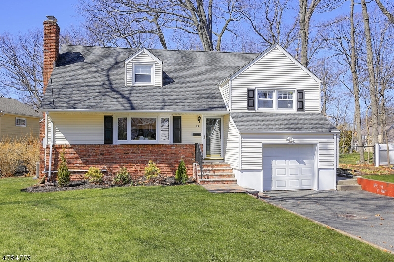 Property Photo:  129 Vinton Cir  NJ 07023 