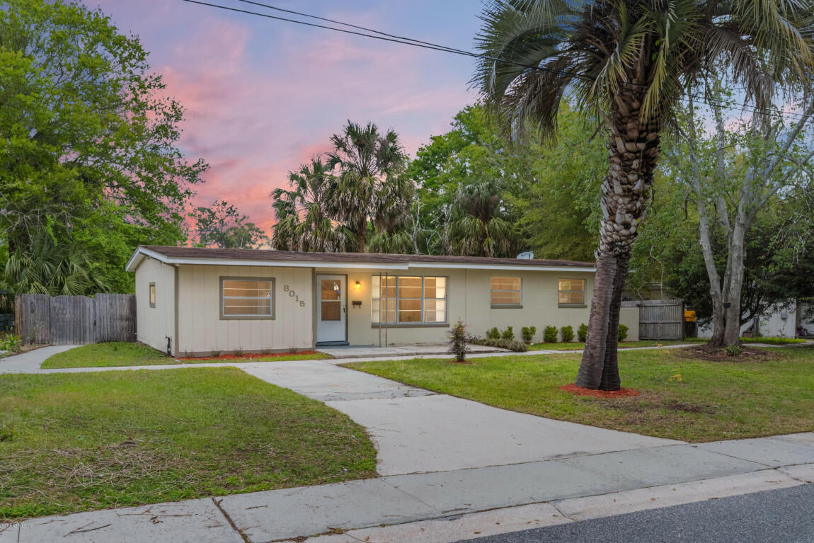 Property Photo: 8015 Patou Drive N FL 32210