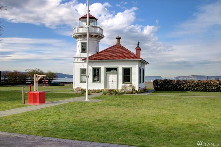 Property Photo:  610 Front St 304  WA 98275 