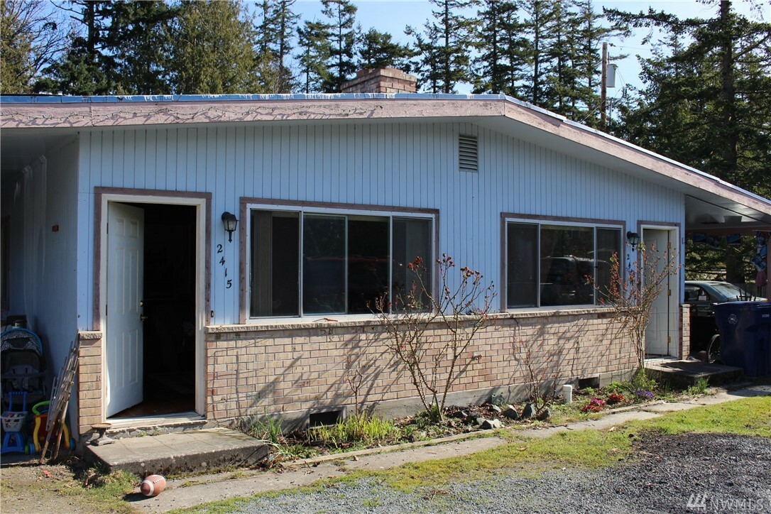 Property Photo:  2415 D Ave  WA 98221 