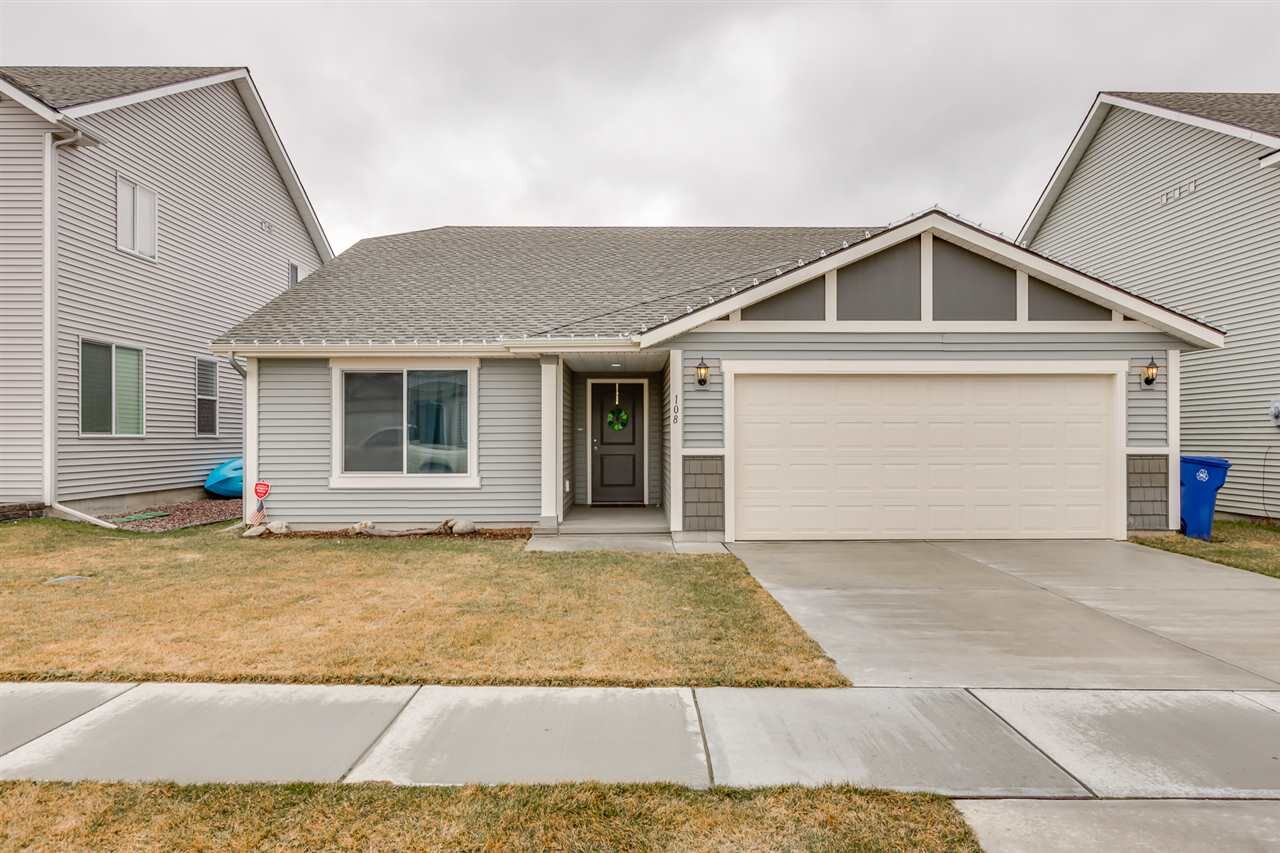 Property Photo:  108 S Lone Tree St  WA 99016-8609 