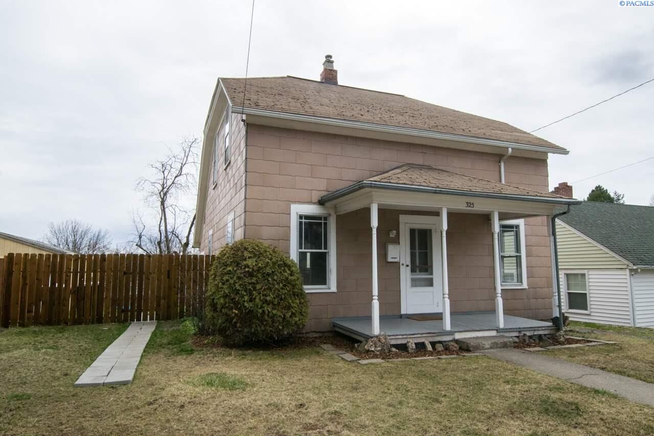 Property Photo:  325 NW Harrison  WA 99163 