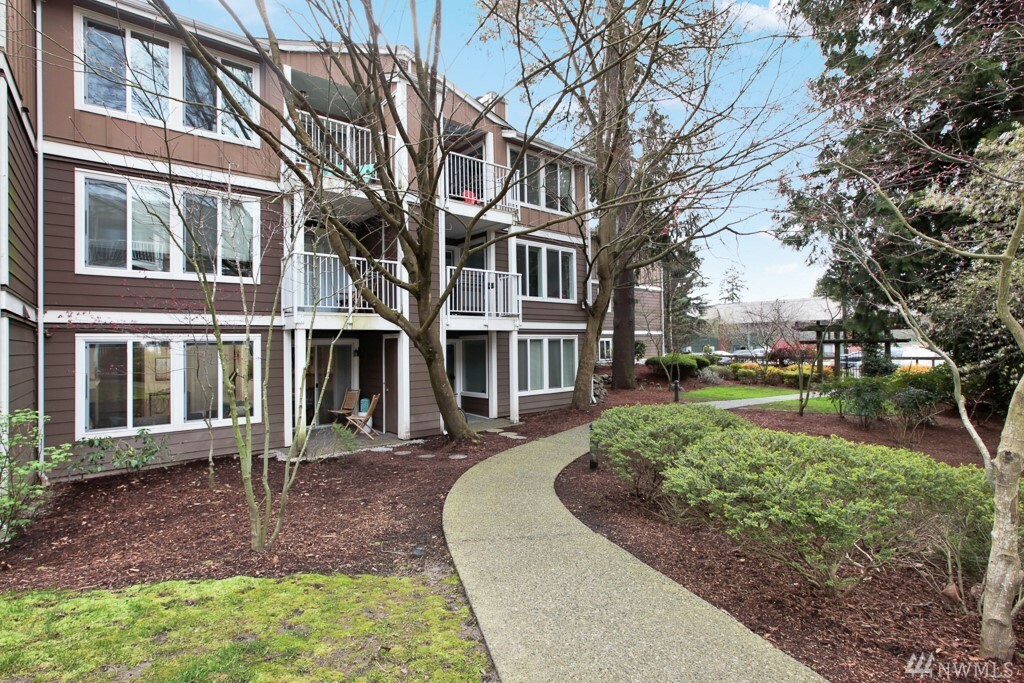 Property Photo:  300 N 130th St 8103  WA 98133 