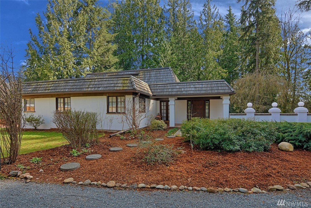 Property Photo:  309 Portage Ave  WA 98252 