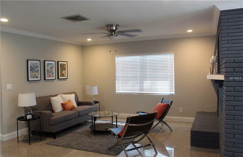 Property Photo: 739 Jasmine Way S FL 33705