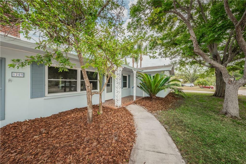 Property Photo:  1209 Wellington Drive  FL 33764 