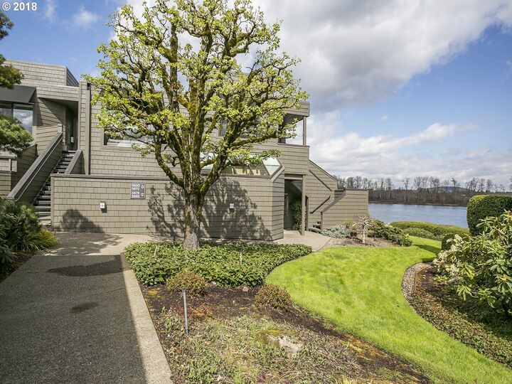 5680 SW Riverpoint Ln  Portland OR 97239 photo