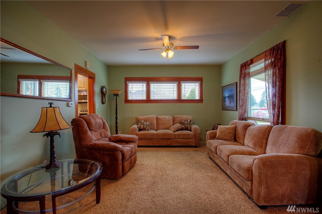 Property Photo: 608 SW 9th Ave WA 98371