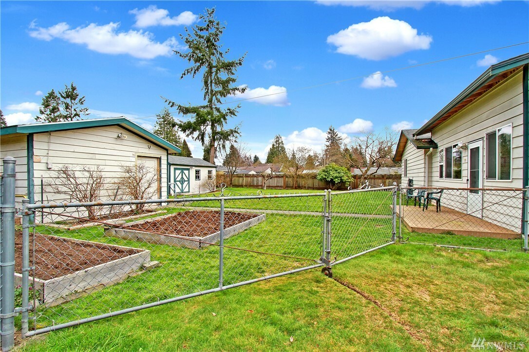 Property Photo:  2011 73rd St SE  WA 98203 