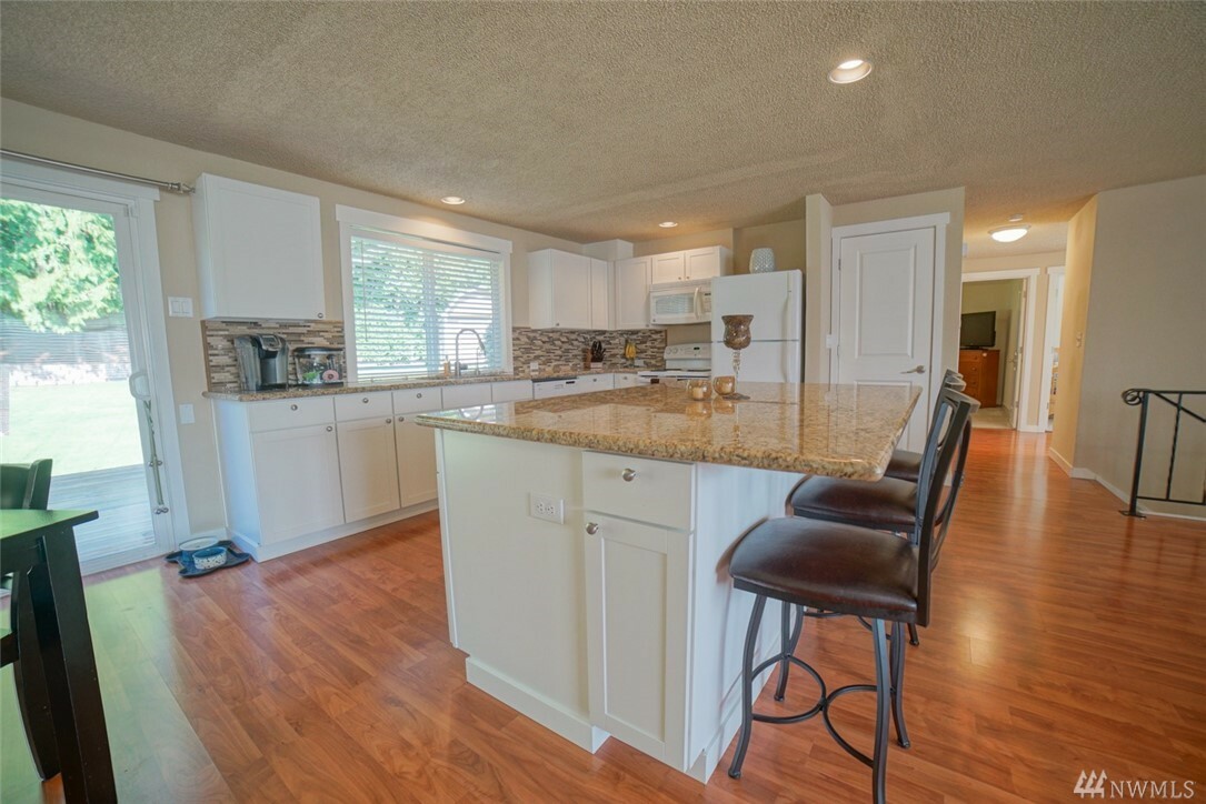 Property Photo: 6814 48th Ave E WA 98443