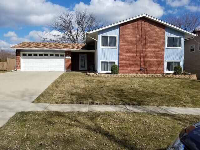 Property Photo:  5923 Ross Drive  IL 60517 