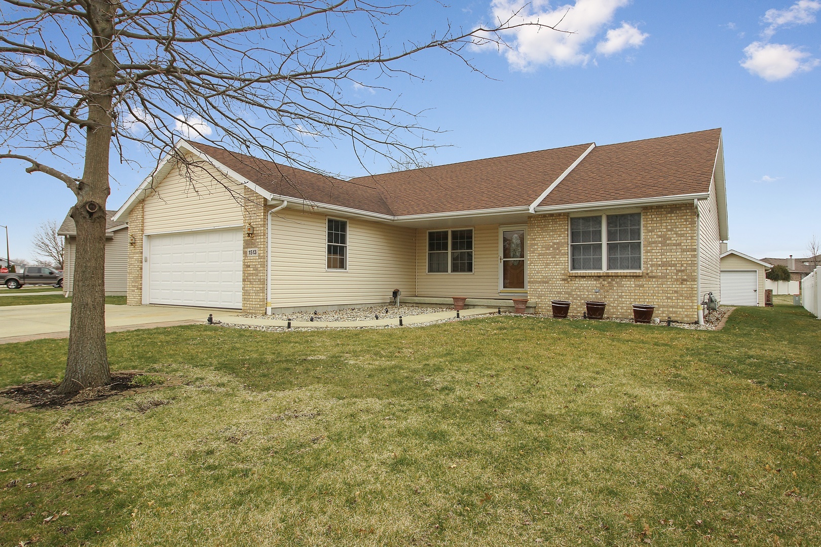 Property Photo:  1513 Surrey Drive  IL 60914 