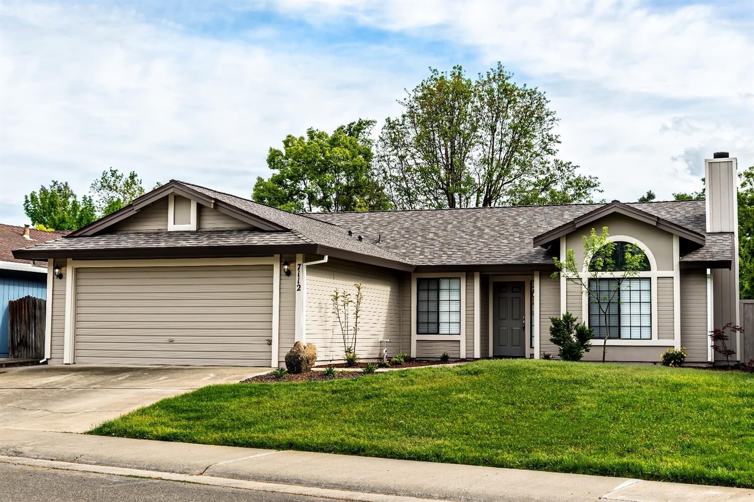 Property Photo: 7112 Autumn Grove Way CA 95758
