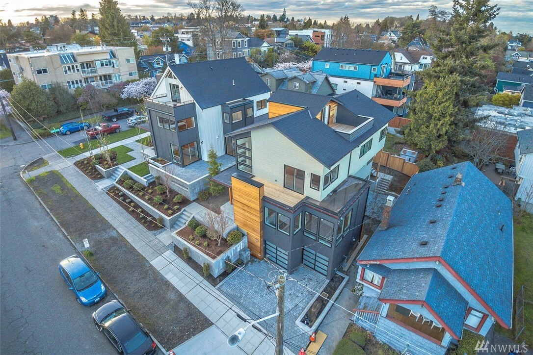 Property Photo: 2206 E Thomas St WA 98112