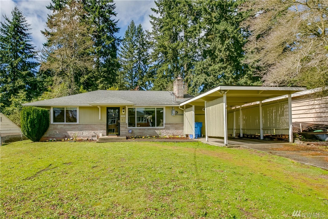 Property Photo:  17551 Wallingford Ave N  WA 98133 