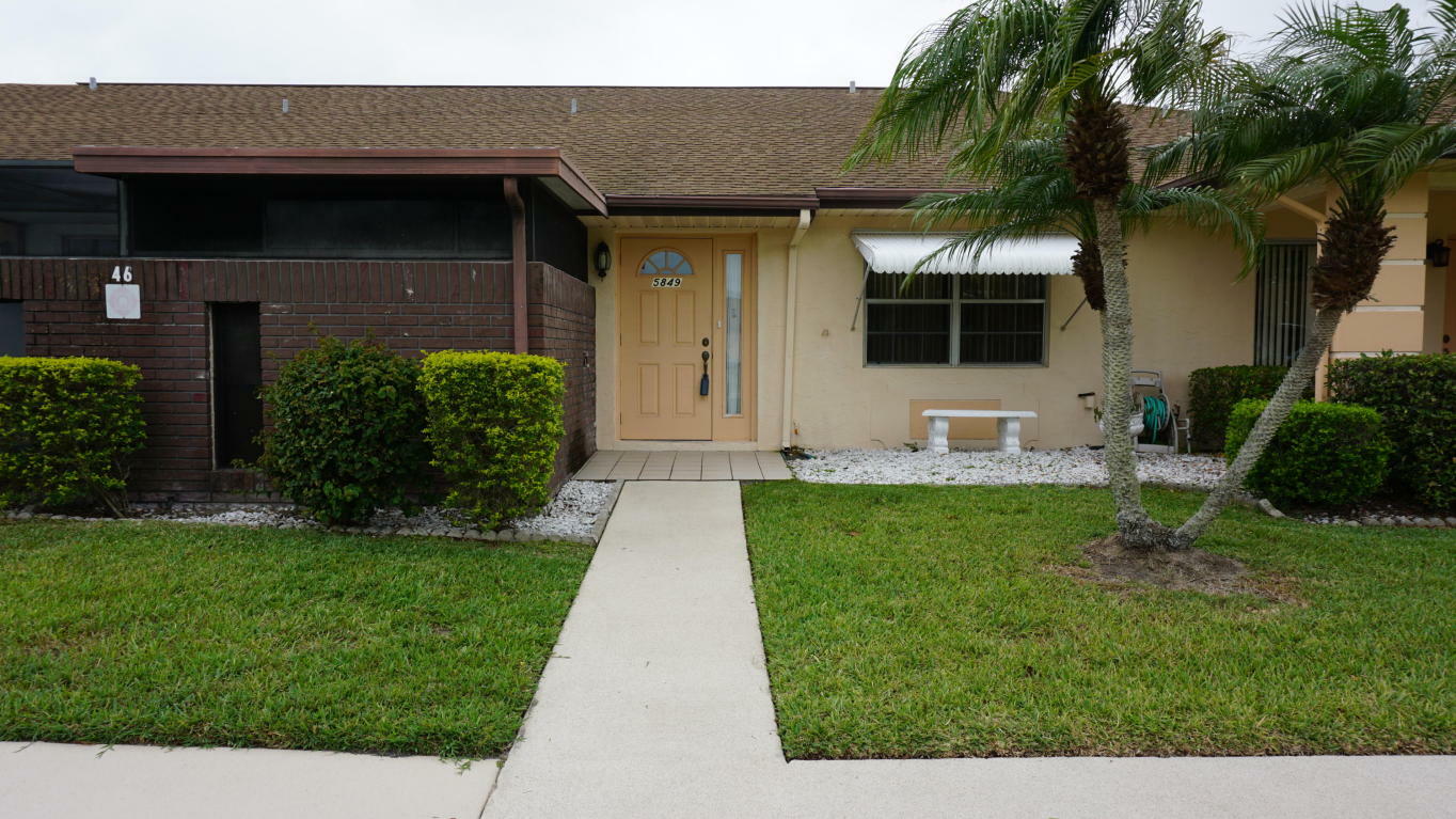 Property Photo:  5849 Summerfield Court  FL 34982 