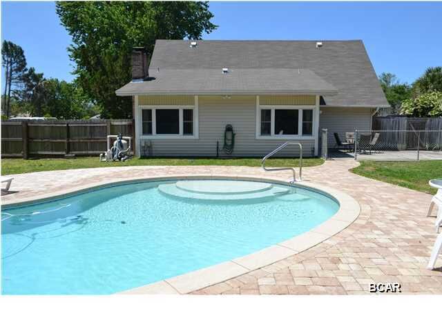 Property Photo:  572 Lagoon Oaks Drive  FL 32408 