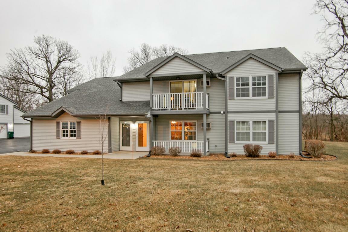 Property Photo:  370 Auburn Meadows Ct B  WI 53010 