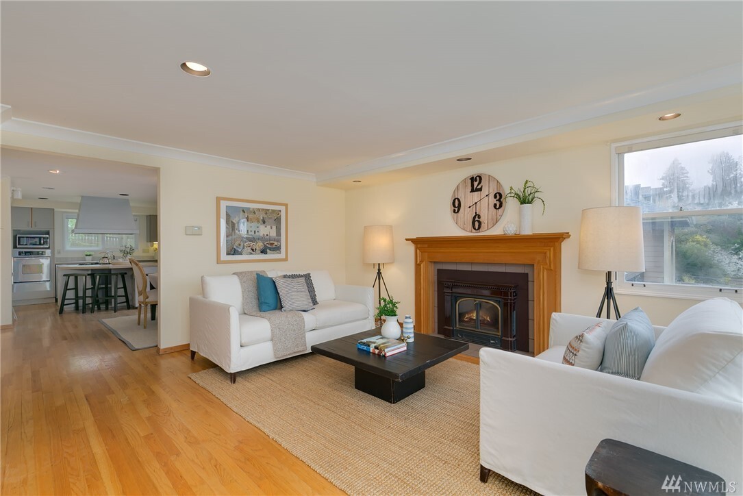 Property Photo:  731 W Florentia Place  WA 98119 