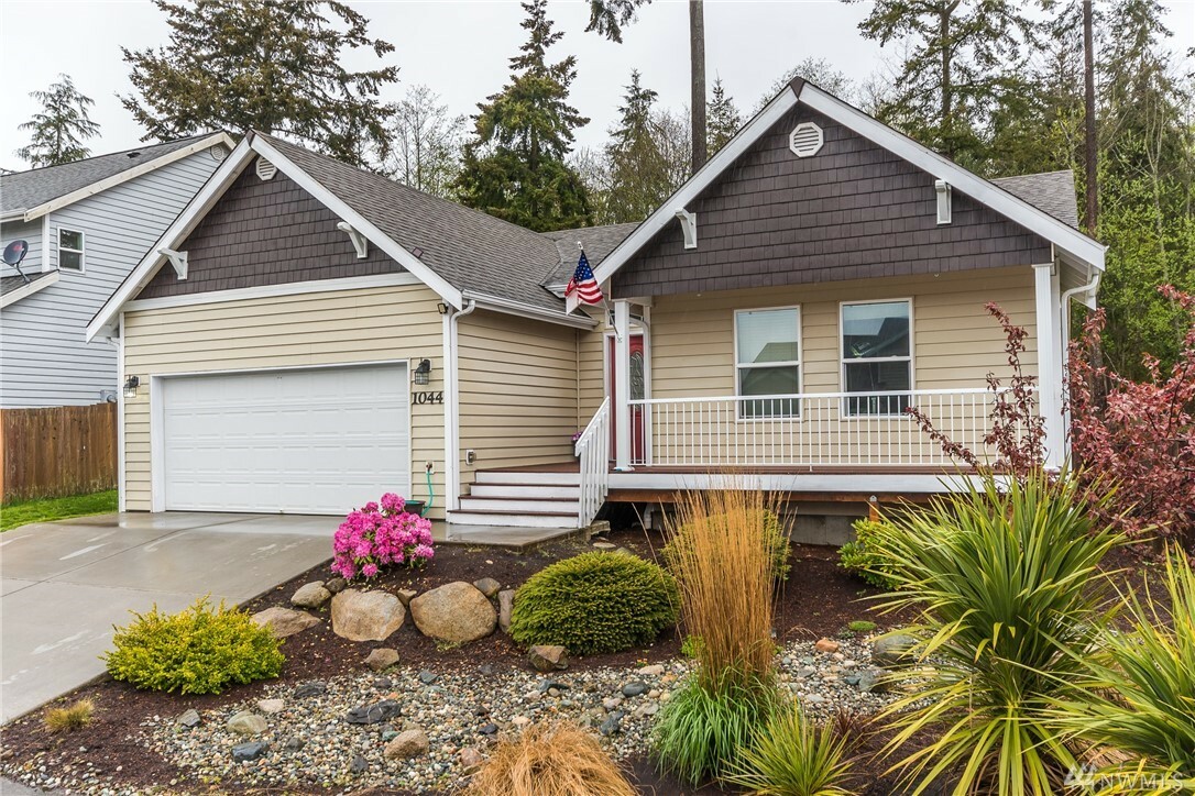 Property Photo:  1044 NW Redwing Dr  WA 98277 