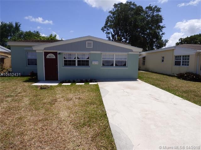 Property Photo: 1658 NE 175th St FL 33162