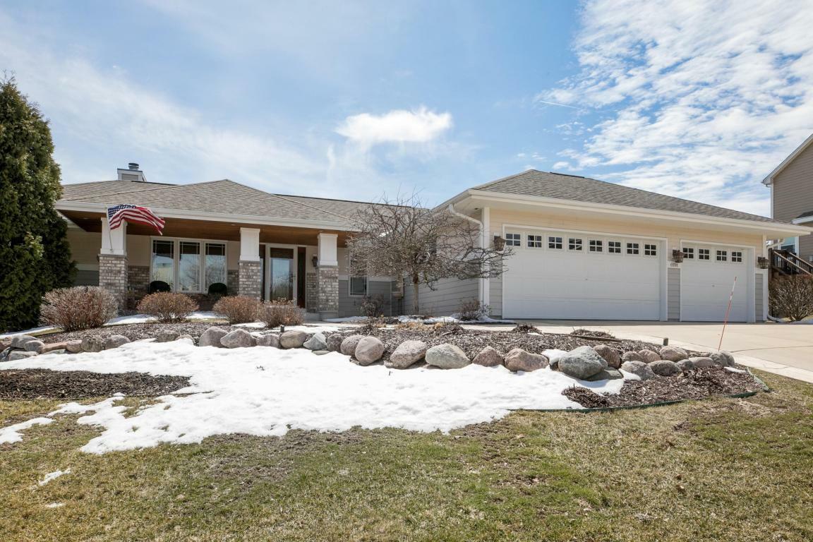 Property Photo:  1737 Valley Dr  WI 53024 