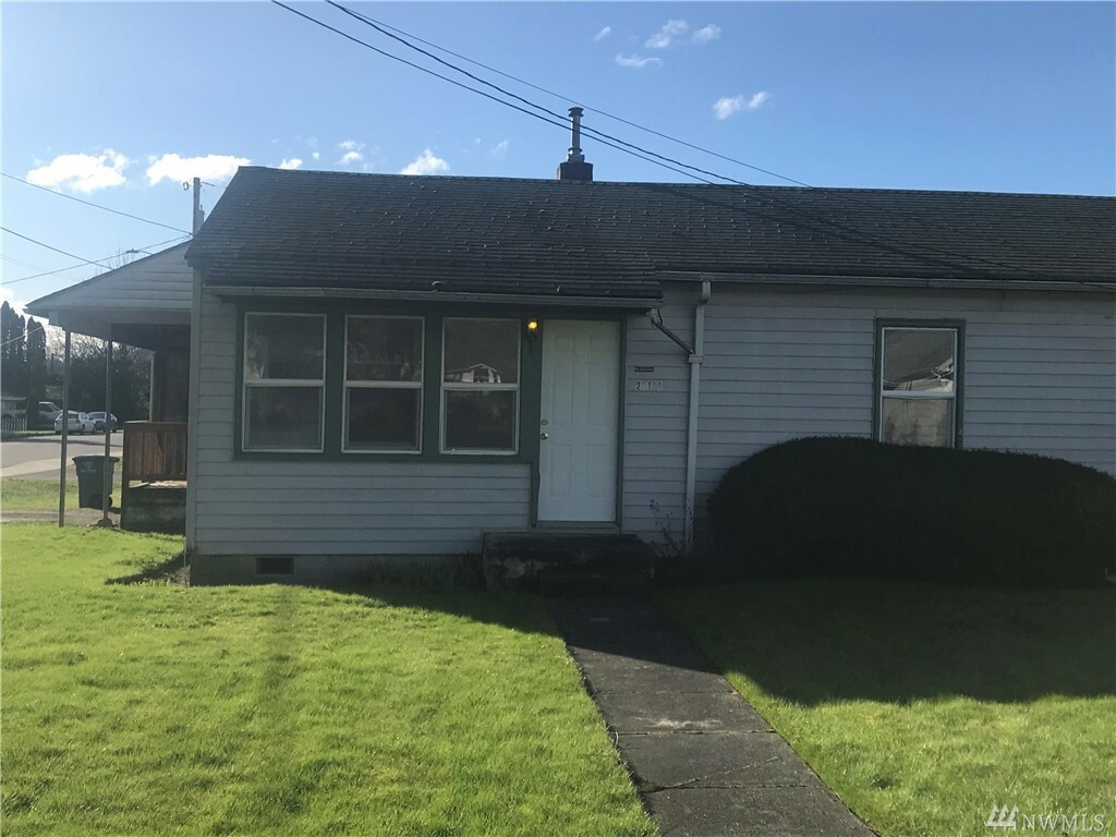 Property Photo:  201 8th St A/B  WA 98294 