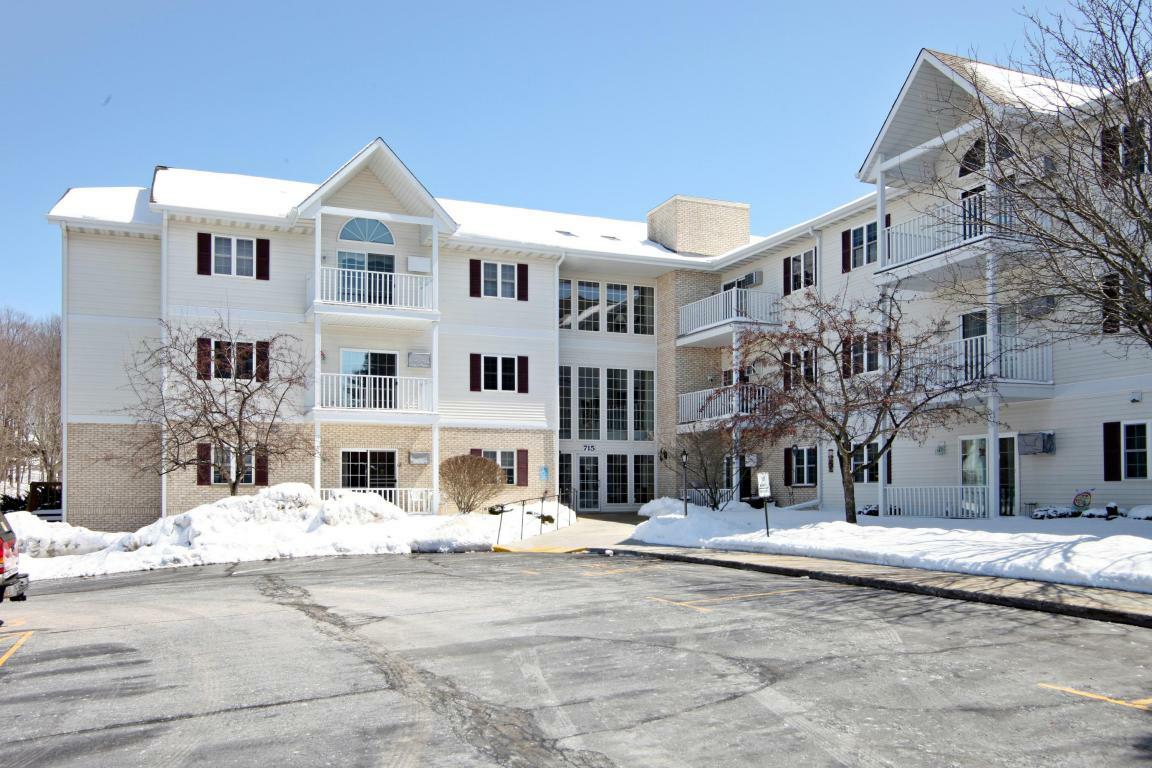 Property Photo: 715 Canterberry Ct 113 WI 53090