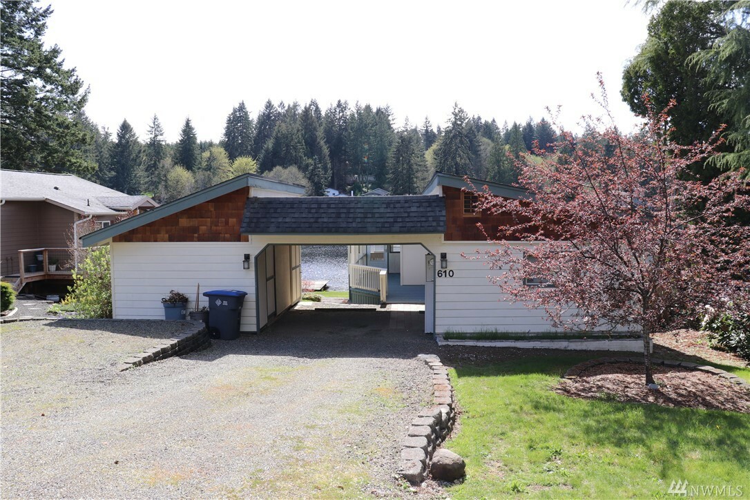 Property Photo:  610 SE Crescent Dr  WA 98584 