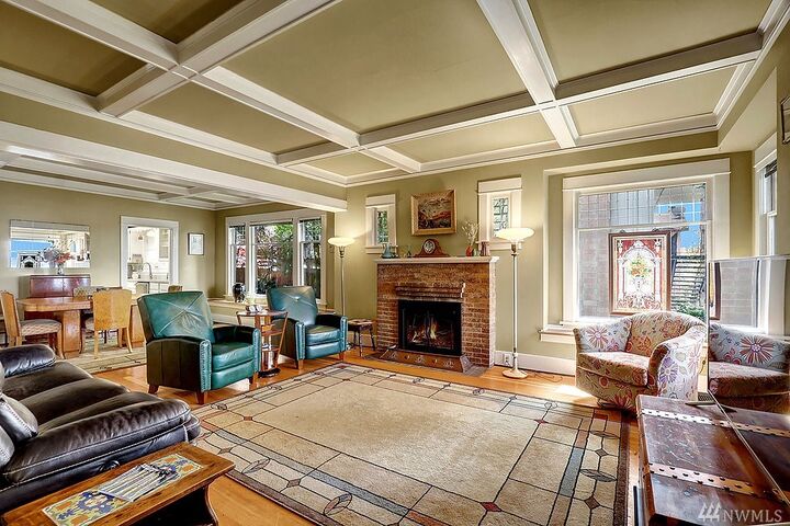 Property Photo:  2521 Grand Ave  WA 98201 