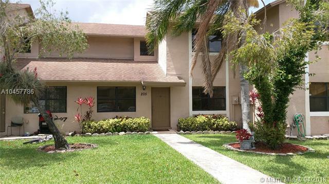 Property Photo:  205 Lakeside Cir 205  FL 33326 