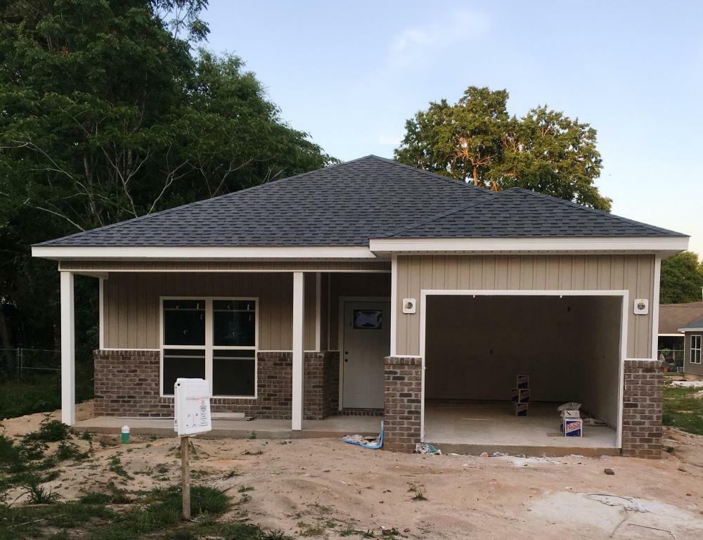 Property Photo: 240 Dixie Street FL 32536