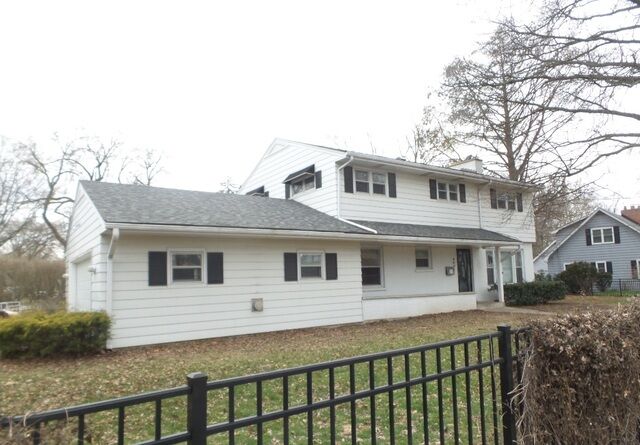 Property Photo:  464 Hillside Road  IL 60540 