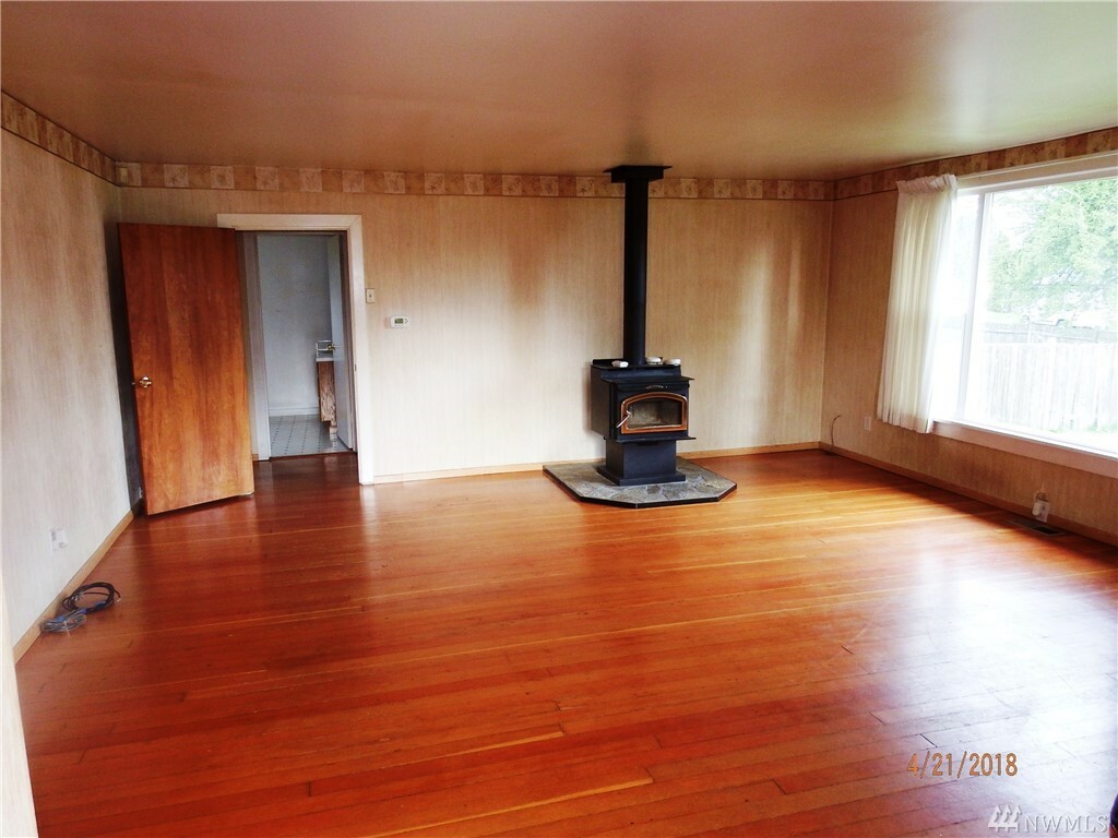 Property Photo:  114 224th St SW  WA 98021 