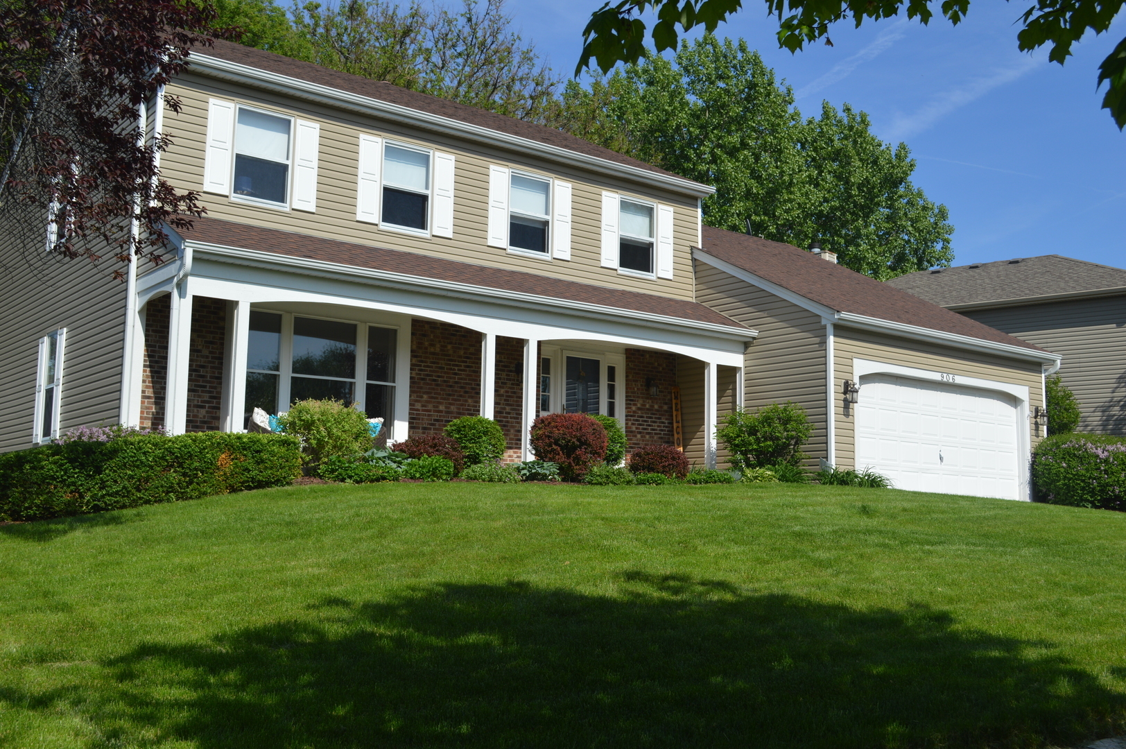 Property Photo: 906 Millington Way IL 60174
