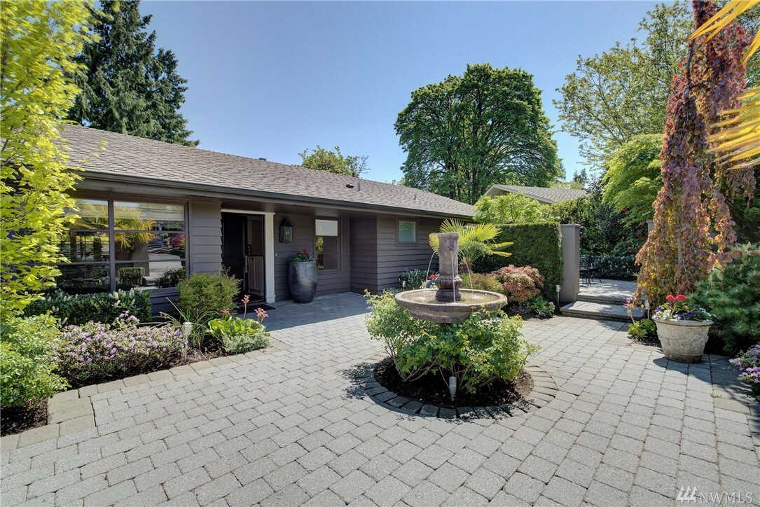 Property Photo: 914 88th Ave NE WA 98039