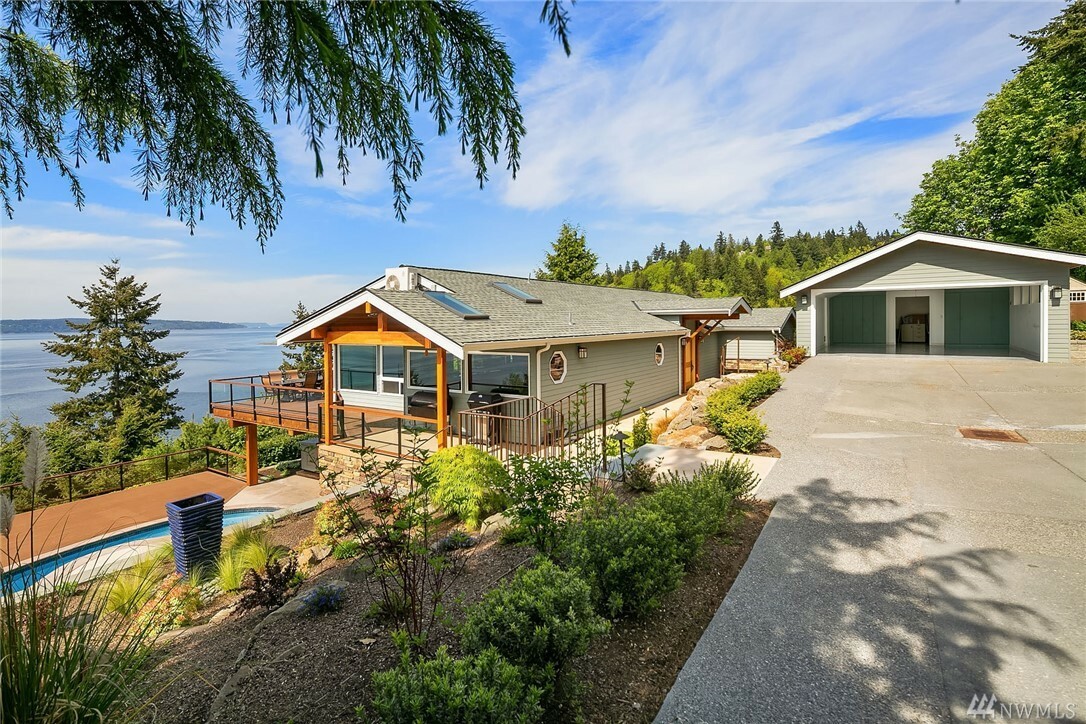 Property Photo:  14820 72nd Ave W  WA 98026 