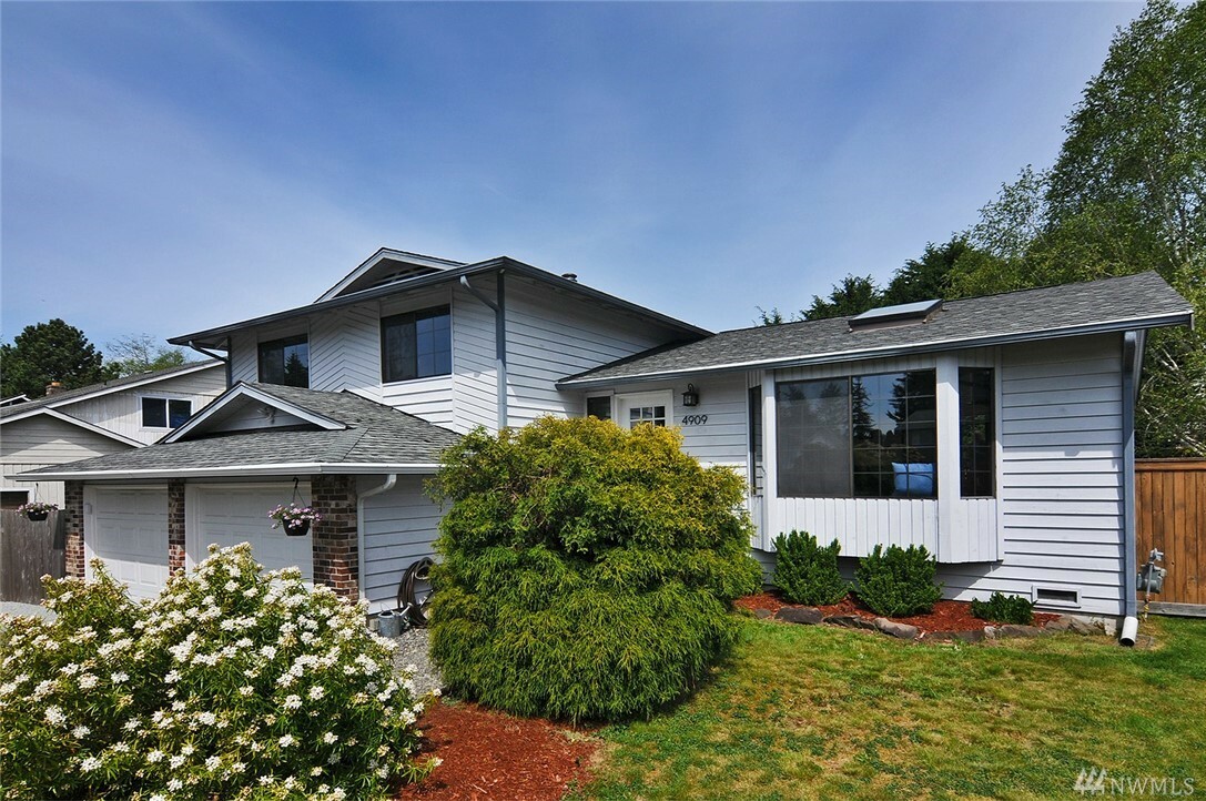 Property Photo:  4909 152nd St SW  WA 98026 