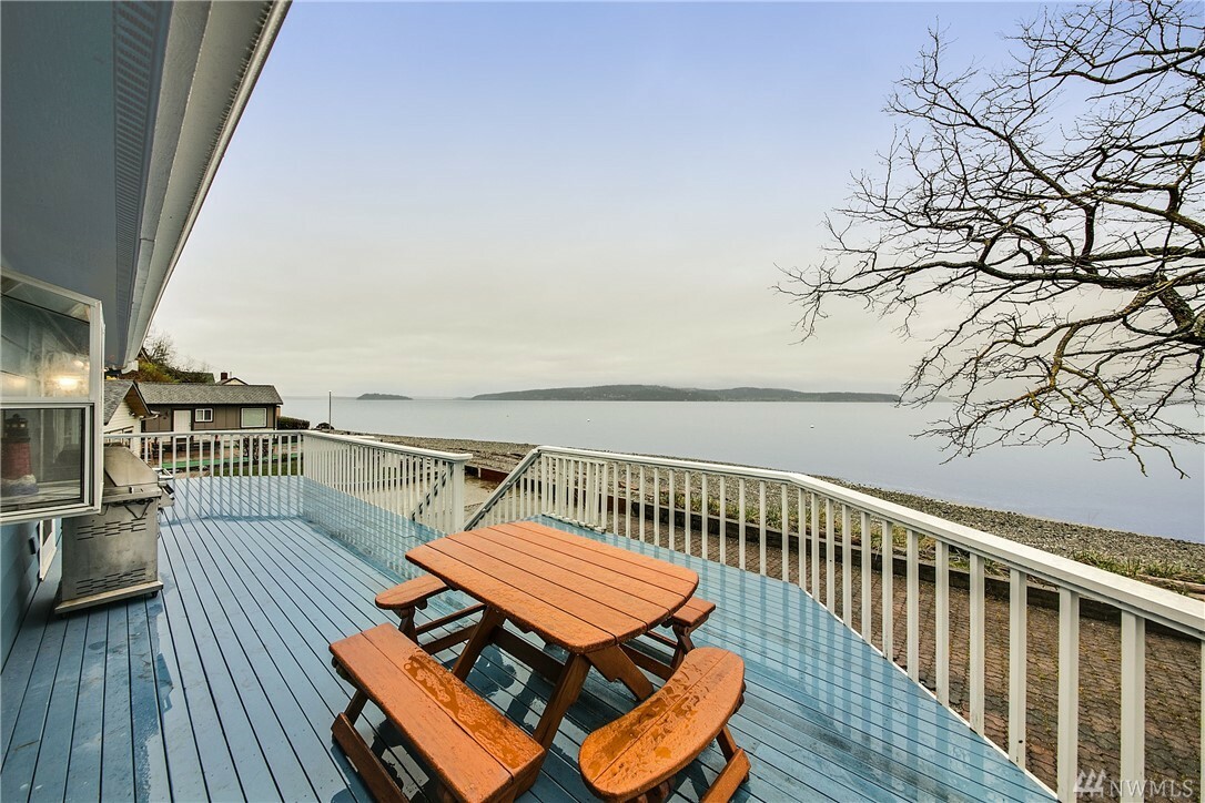 Property Photo:  354 Shore Dr  WA 98282 