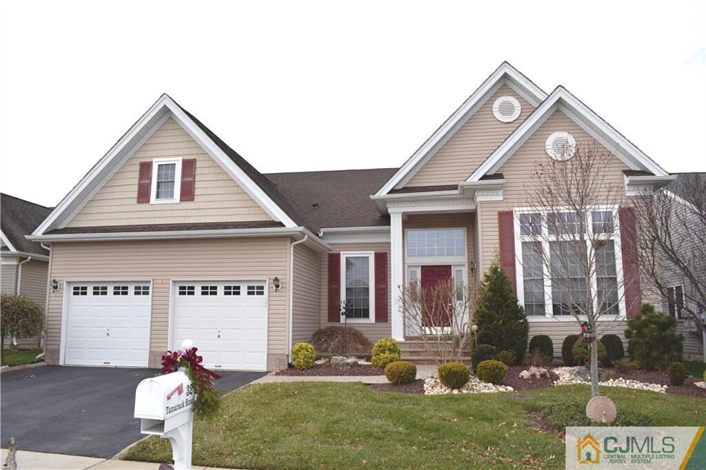 Property Photo:  32 Tamarack Road  NJ 08831 